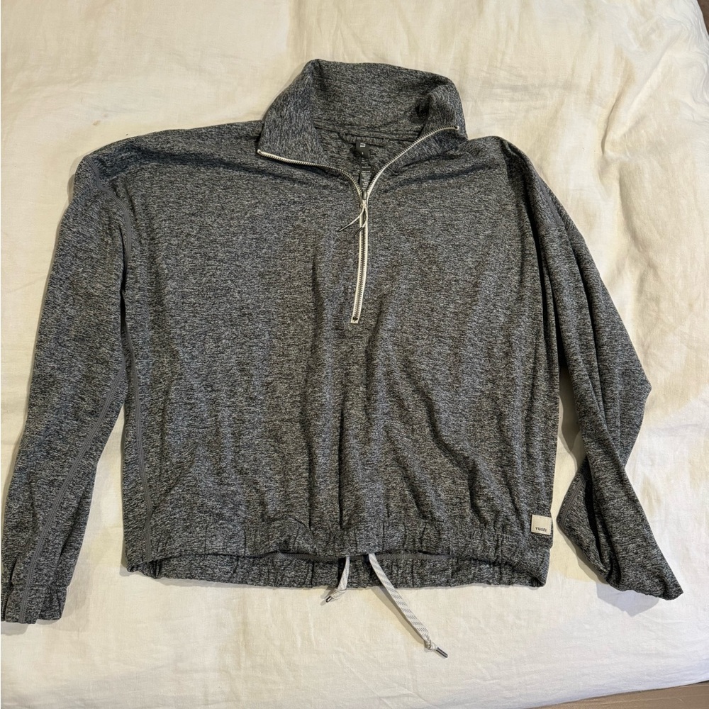 Grey vuori 1/2 zip pull over sz small